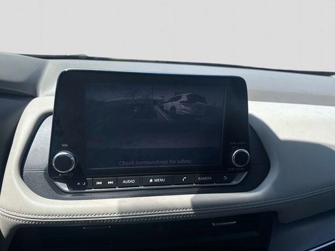 Used 2025 Nissan Rogue SV AWD/4WD image 24