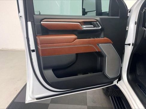 Used 2024 GMC Sierra 2500 Denali Ultimate AWD/4WD image 25