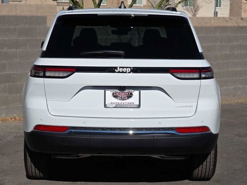 New 2025 Jeep Grand Cherokee Laredo image 2