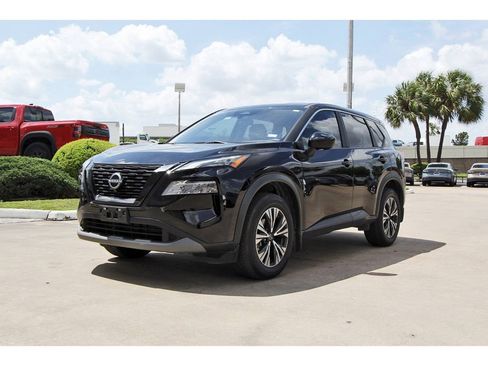 Used 2023 Nissan Rogue SV image 2