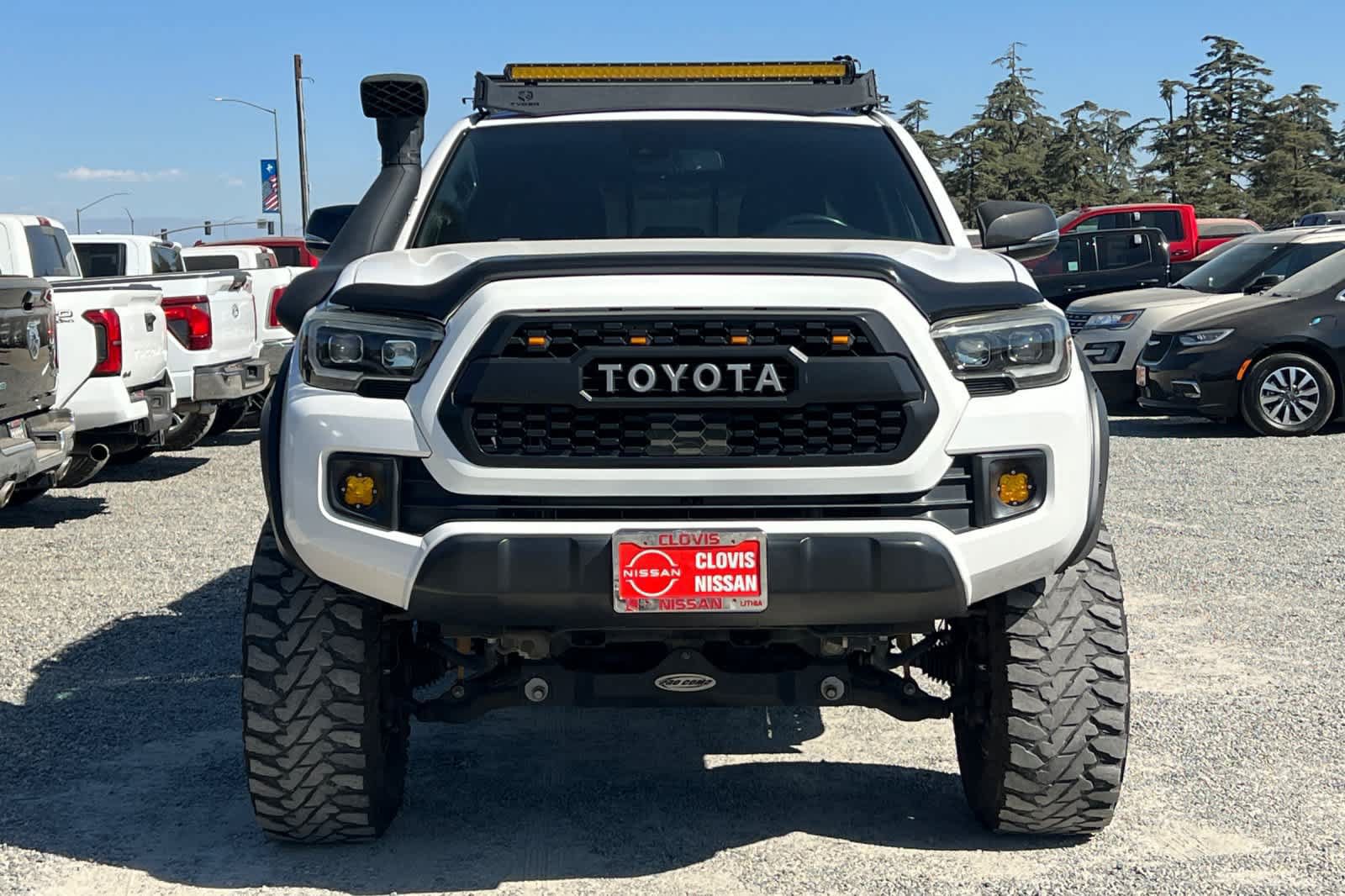 Used 2019 Toyota Tacoma TRD Off-Road w/ Technology Package AWD/4WD image 11