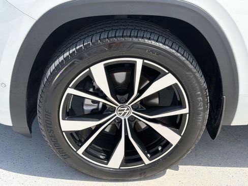 Used 2024 Volkswagen Atlas SEL Premium R-Line AWD/4WD image 13