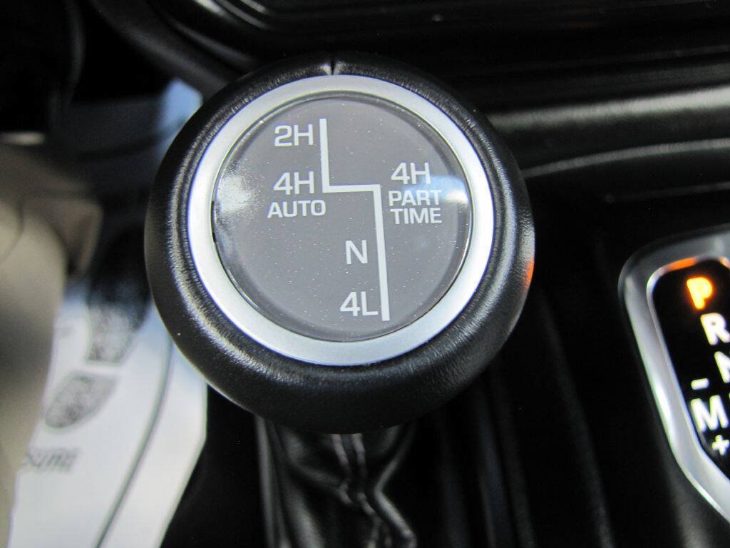 Used 2022 Jeep Wrangler Unlimited Sahara AWD/4WD image 38