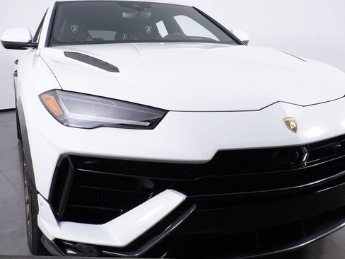 Used 2023 Lamborghini Urus Performante AWD/4WD image 17