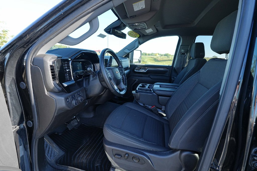 Used 2025 Chevrolet Silverado 2500 LT w/ Convenience Package AWD/4WD image 16