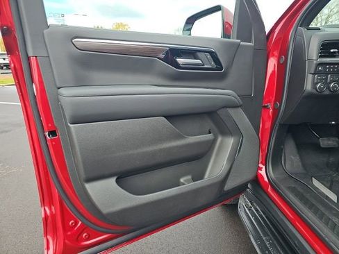 New 2026 Chevrolet Suburban LS image 16