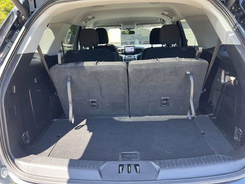 Used 2022 Ford Explorer XLT image 6