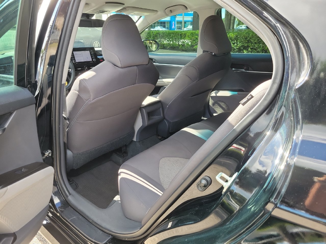 Used 2021 Toyota Camry LE FWD image 9