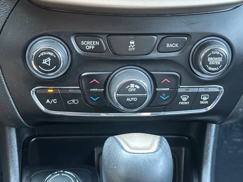 Used 2016 Jeep Cherokee Limited AWD/4WD image 22