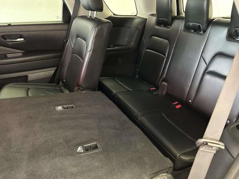 Used 2025 Nissan Pathfinder SL AWD/4WD image 11
