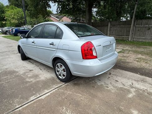 Used 2010 Hyundai Accent GLS FWD image 7