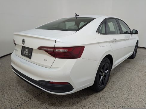 Used 2024 Volkswagen Jetta SE w/ Panoramic Sunroof Package FWD image 7