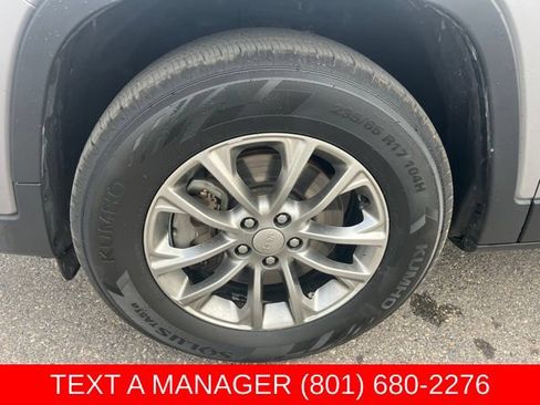 Used 2019 Jeep Cherokee Latitude Plus w/ Comfort/Convenience Group AWD/4WD image 9