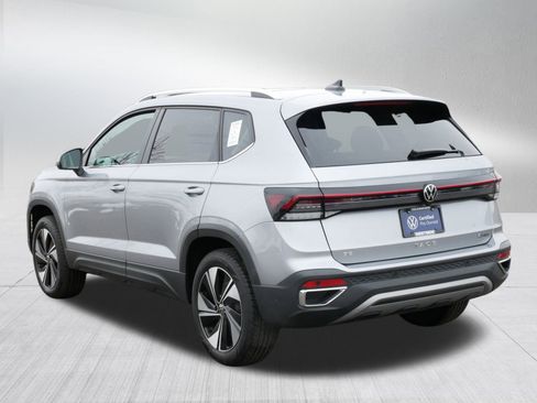 Certified 2025 Volkswagen Taos SE w/ Panoramic Sunroof Package image 5