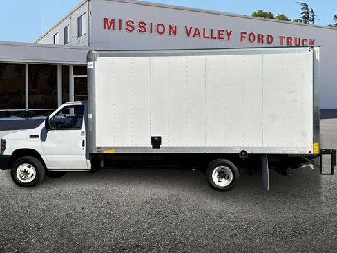 Used 2019 Ford E-450 and Econoline 450 Super Duty w/ Power Windows & Locks Group RWD image 7