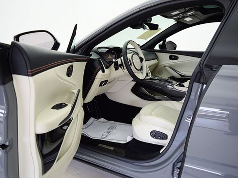 Used 2022 Aston Martin DBX DBX image 53