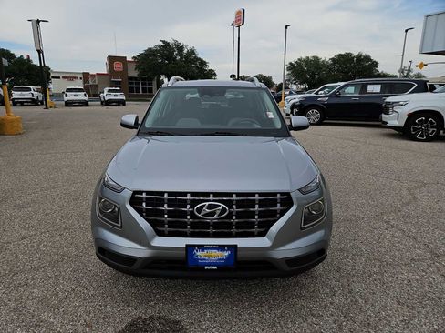 Used 2025 Hyundai Venue SEL image 3
