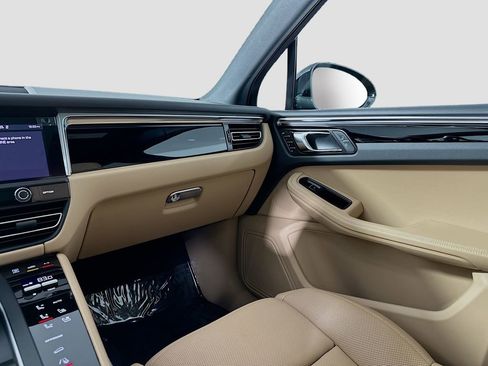 Certified 2026 Porsche Macan image 26