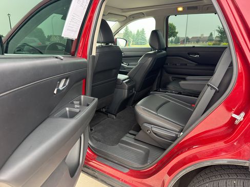 Used 2023 Nissan Pathfinder SL w/ SL Premium Package AWD/4WD image 8