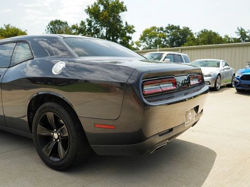 Used 2017 Dodge Challenger SXT RWD image 19