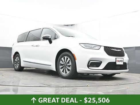 Used 2023 Chrysler Pacifica Limited FWD image 49