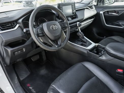 Used 2020 Toyota RAV4 XLE image 15