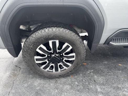 Used 2025 GMC Sierra 2500 Denali Ultimate image 11