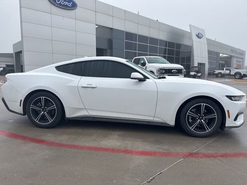 Used 2025 Ford Mustang Coupe image 2