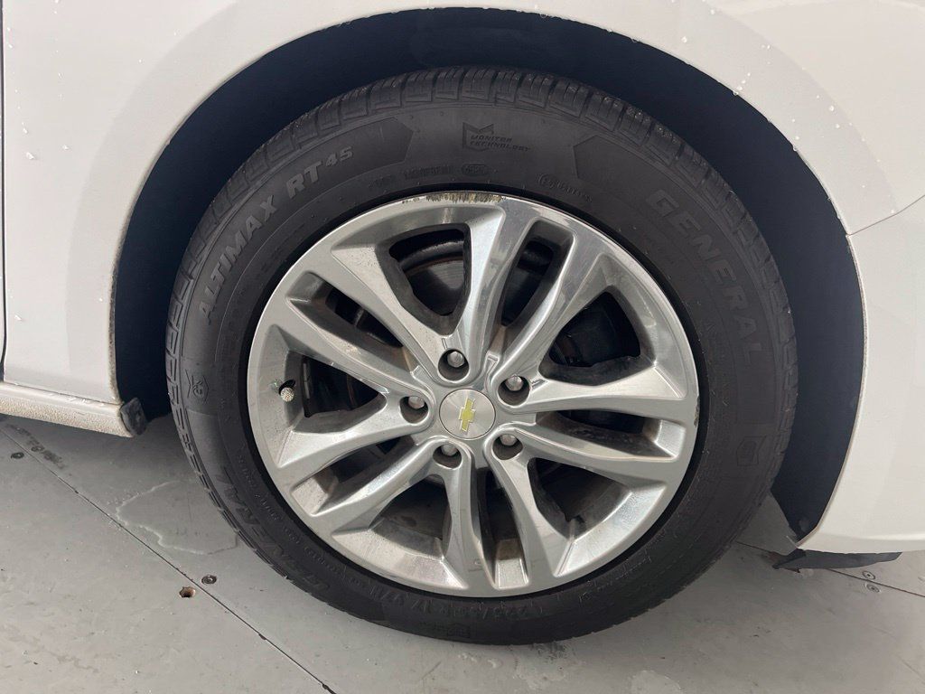 Used 2018 Chevrolet Malibu LT FWD image 16