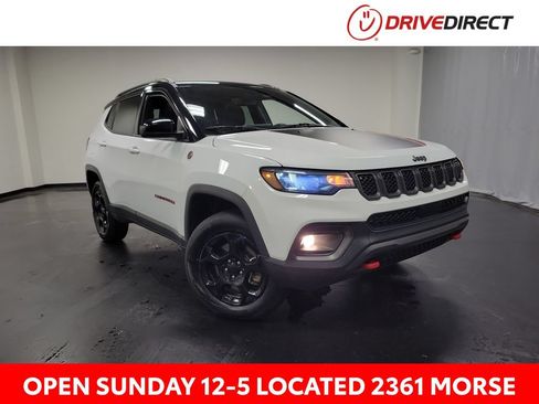 Used 2023 Jeep Compass Trailhawk w/ Sun and Sound Group AWD/4WD image 1