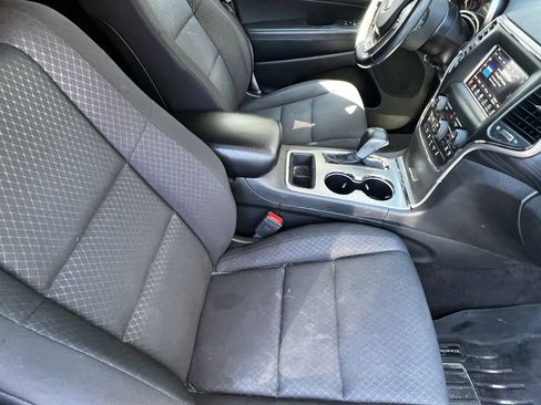 Used 2019 Jeep Grand Cherokee Laredo image 42