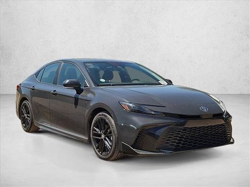 Used 2025 Toyota Camry SE FWD image 3