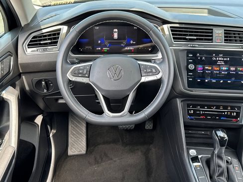 Certified 2023 Volkswagen Tiguan SE image 14
