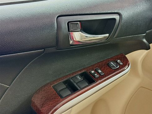 Used 2013 Toyota Camry XLE image 13