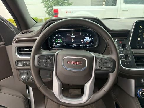 Used 2024 GMC Yukon XL SLE AWD/4WD image 9