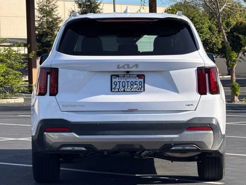 Certified 2025 Kia Sorento S image 7