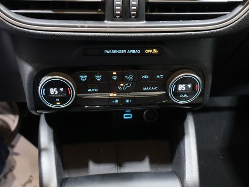 Used 2021 Ford Escape SE image 27