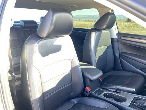 Used 2020 Volkswagen Passat 2.0T R-Line image 18