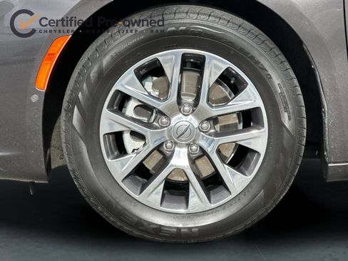 Used 2023 Chrysler Pacifica Pinnacle FWD image 29