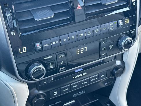 Used 2022 Lexus GX 460 Luxury w/ Off Road Package AWD/4WD image 19