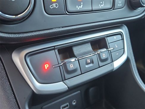 Used 2024 GMC Terrain SLE image 38