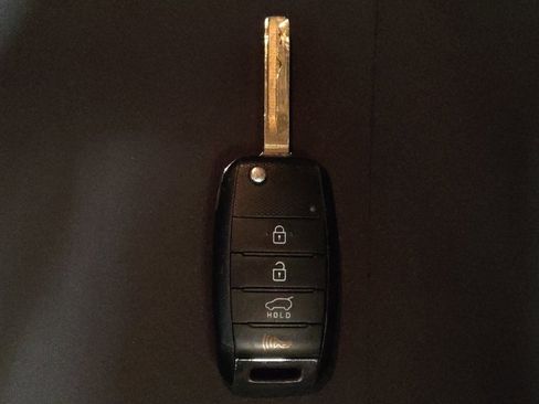 Used 2019 Kia Sorento LX image 32