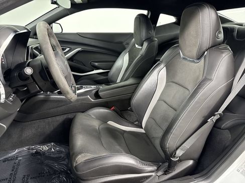 Used 2018 Chevrolet Camaro SS RWD image 5