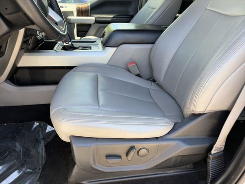 Used 2019 Ford F150 Lariat w/ Equipment Group 502A Luxury AWD/4WD image 33