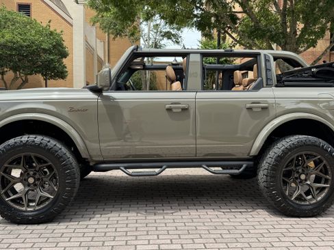 Used 2025 Ford Bronco Outer Banks AWD/4WD image 3