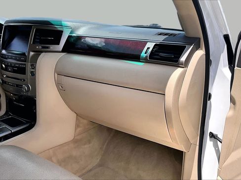 Used 2014 Lexus LX 570 4WD image 16