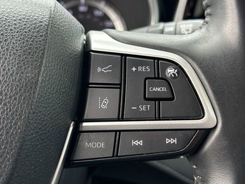 Used 2023 Toyota Highlander XLE image 40