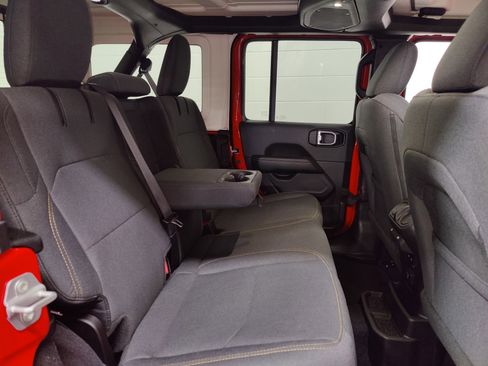 Used 2025 Jeep Wrangler Unlimited Sahara image 15