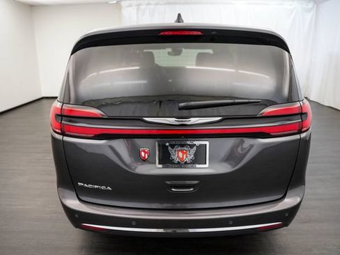 Used 2023 Chrysler Pacifica Touring-L FWD image 15