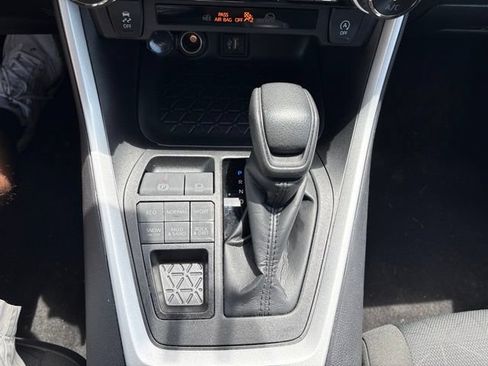 Used 2025 Toyota RAV4 XLE AWD/4WD image 18